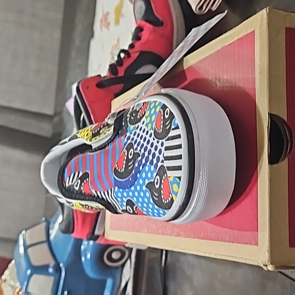 Brand new classic slip on vans shark week themed size 12 kids sneaker shoe - Picture 7 of 11